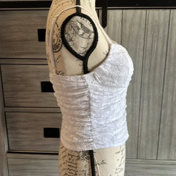 Moa Moa White Camisole Top with Delicate Lace - Picture 3 of 10